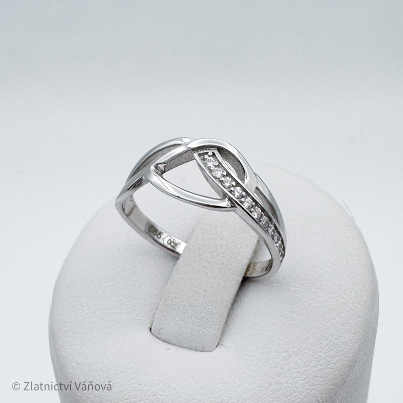 Žluté zlato prsten se zirkony